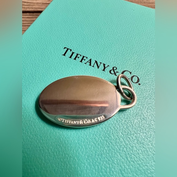 Tiffany & Co. Medium Oval “Splash” Tag Charm - Picture 2 of 4